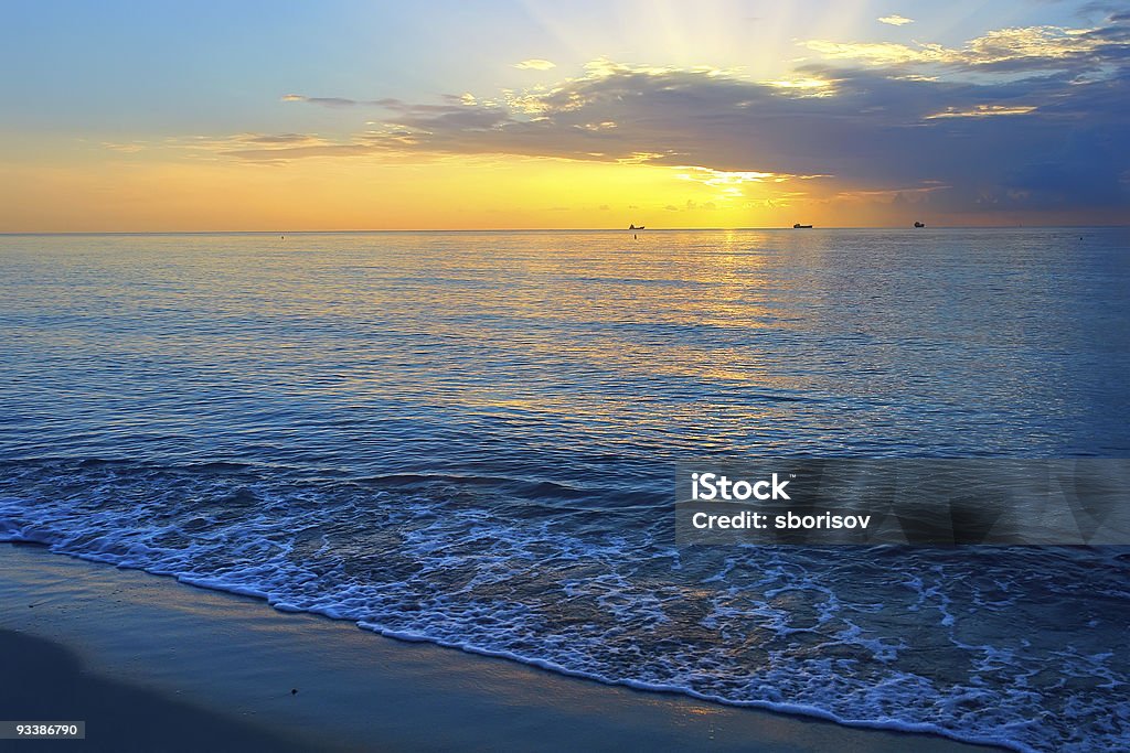 Amanecer en el mar - Foto de stock de Agua libre de derechos