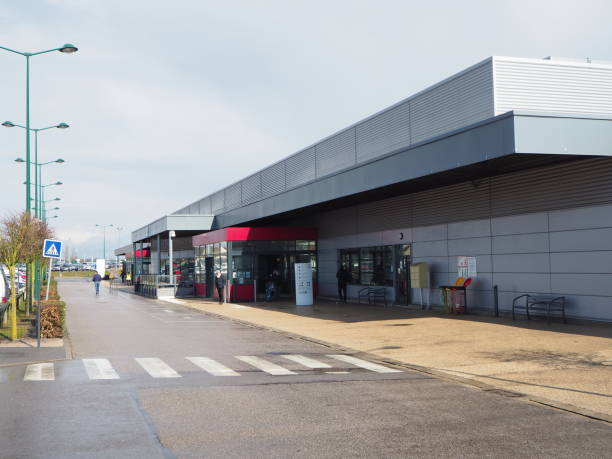 the exterior of the paris beauvais tille airport - beauvais imagens e fotografias de stock