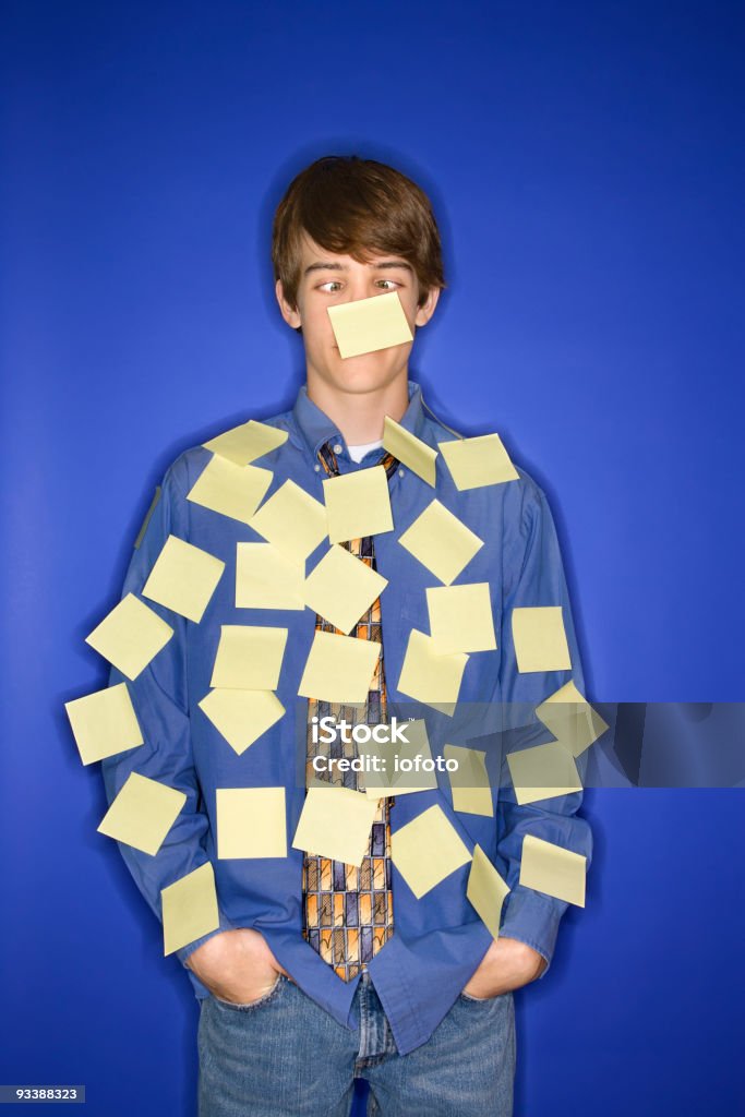 Teen boy coberta com notas autocolantes. - Royalty-free Embrulhado Foto de stock