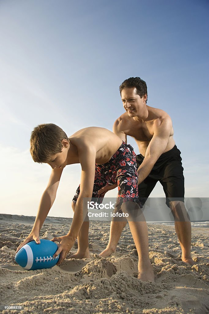 Ragazzo di calcio da hiking per adulti di sesso maschile - Foto stock royalty-free di 40-44 anni