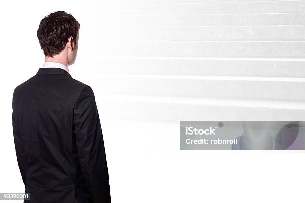 Geschäftsmann Auf Treppe Stockfoto und mehr Bilder von Anzug - Anzug, Arbeit und Beschäftigung, Der Weg nach vorne