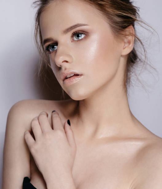 istock beautiful woman 933904104