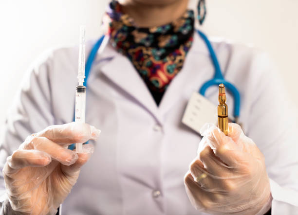 istock Medical Vaccination Equipment in Hand 933922186