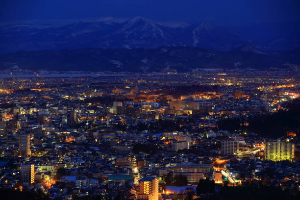 istock Iwate volcano and at night 933934946