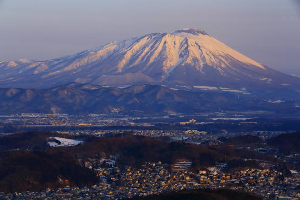istock Glow of Iwate volcano, Japan 933939254