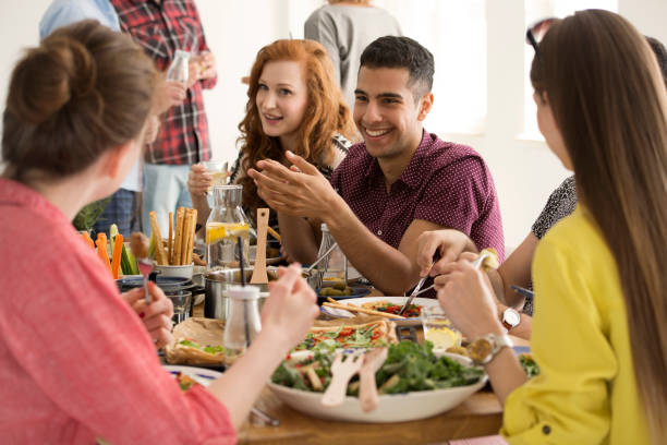 istock Happy spanish man eating lunch 933940016