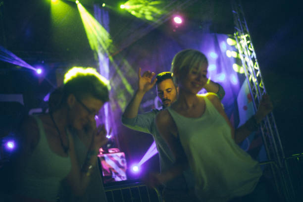 istock Festival girls 933946004