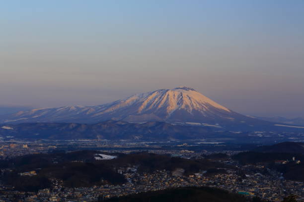 istock Glow of Iwate volcano, Japan 933957412