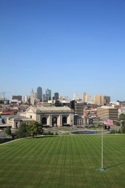 カンザスシティーの街並みのユニオン駅 - kansas city missouri city skyline built structure ストックフォトと画像