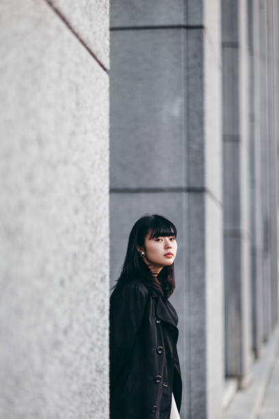 istock Woman in between walls 934003226