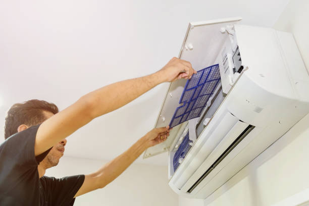 istock Repairing air conditioner 934043200