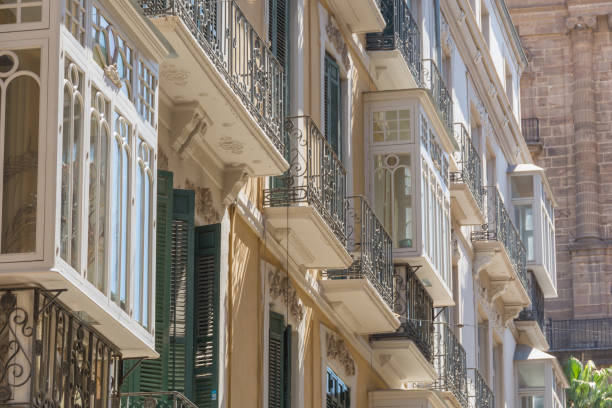 istock Old tenement house decorative windows 934045828