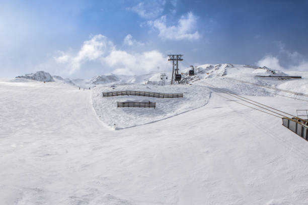 istock Beatifull slope in the Alps 934098804
