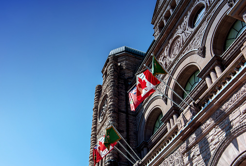 TORONTO - 18 de abril: Ontario Legislative Building en 18 de abril de 2015 en Toronto. Fue diseñado por el arquitecto Richard A. Waite; su construcción comenzó en 1886 y se inauguró en 1893. photo