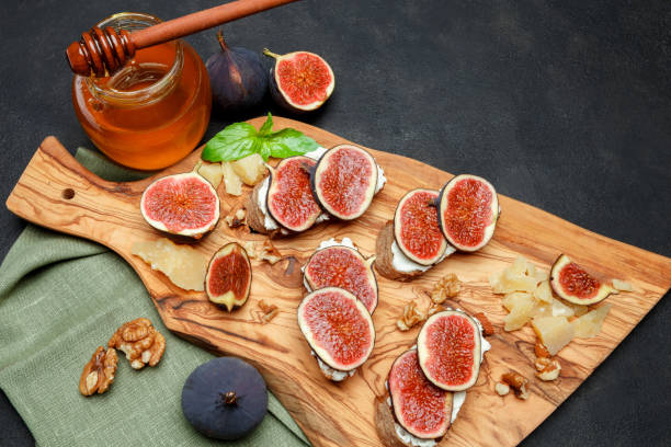 istock Bruschetta with blue cheese and fresh figs 934126508