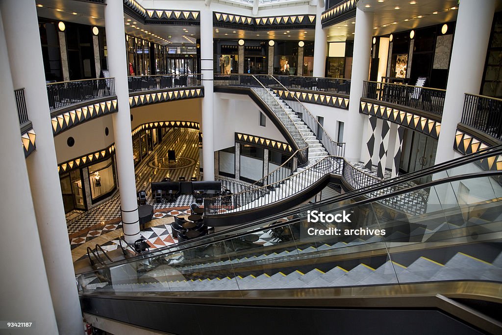 Centro comercial mall - Foto de stock de Centro comercial libre de derechos