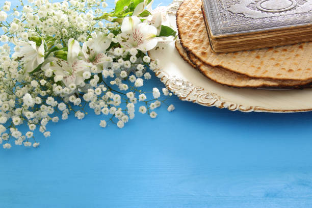 concetto di celebrazione pesah (festa ebraica di pasqua). - seder passover seder plate matzo foto e immagini stock