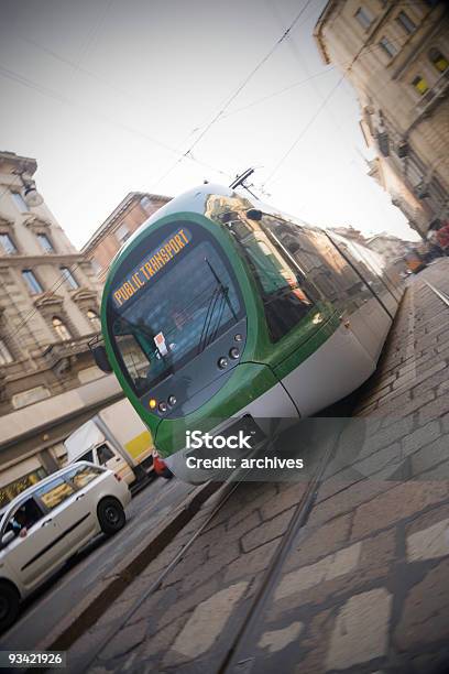 Moderno Streetcar - Fotografias de stock e mais imagens de Elétrico - Elétrico, Milão, Alfalto