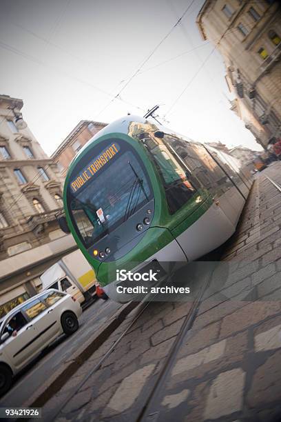 Современный На Трамвай — стоковые фотографии и другие картинки Канатный трамвай - Канатный трамвай, Милан, Stop - английское слово