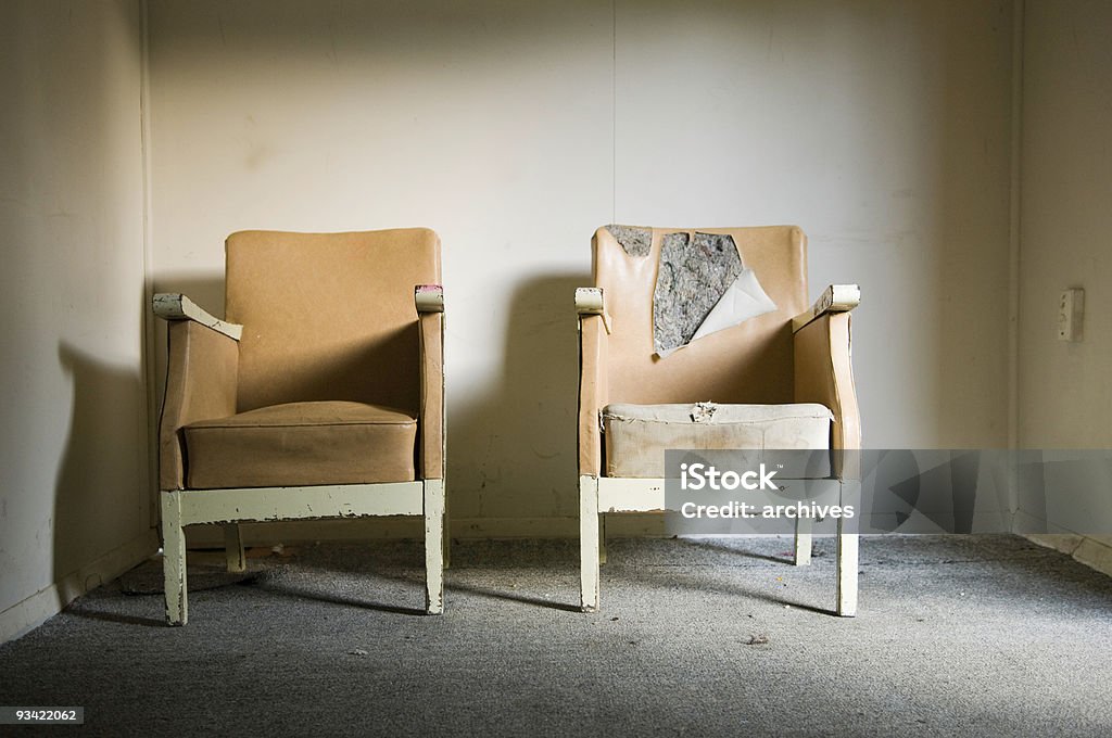 Due sedie - Foto stock royalty-free di Rotto