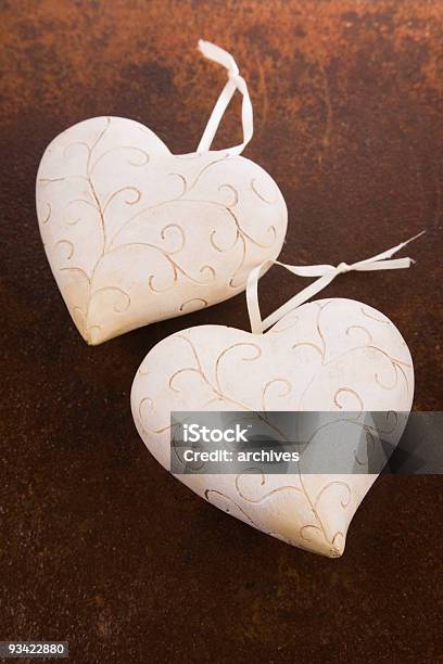 Zwei Pottery Hearts Stockfoto und mehr Bilder von Herzform - Herzform, Natur, Tonkeramik