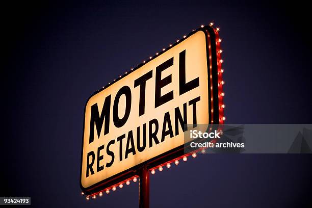 Insegna Di Motel - Fotografie stock e altre immagini di Insegna di Motel - Insegna di Motel, Notte, Alba - Crepuscolo