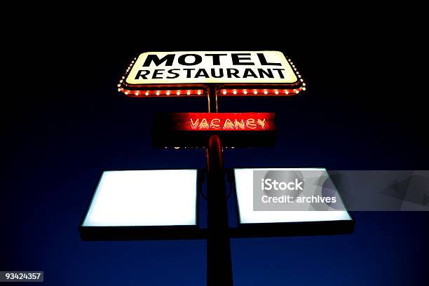 Insegna Di Motel - Fotografie stock e altre immagini di Ambientazione esterna - Ambientazione esterna, Attrezzatura, Attrezzatura per illuminazione
