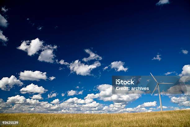 Energía Eólica Foto de stock y más banco de imágenes de Aerogenerador - Aerogenerador, Campo - Tierra cultivada, Central eléctrica