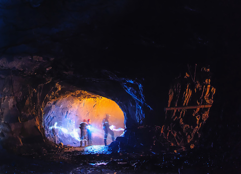 Excavadoras en una cueva grande photo