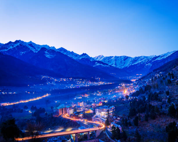 istock Evening view of Manali city 934261602