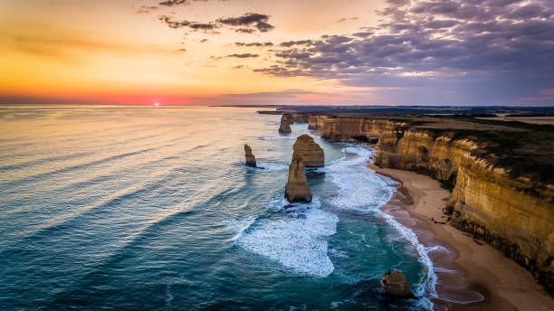 「12 使徒 - twelve apostles sea rocks 写真 ストックフォトと画像