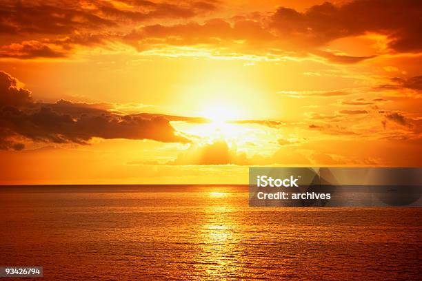 Foto de Pôrdosol e mais fotos de stock de Mar - Mar, Nascer do sol, Amarelo