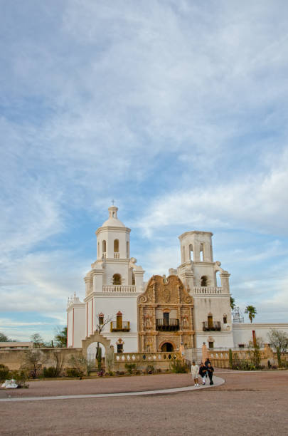 San Xavier del Bac Mission The San Xavier del Bac Mission stands on the Tohono O'odham Indian Reservaton near Tucson, Arizona. tohono o'odham stock pictures, royalty-free photos & images