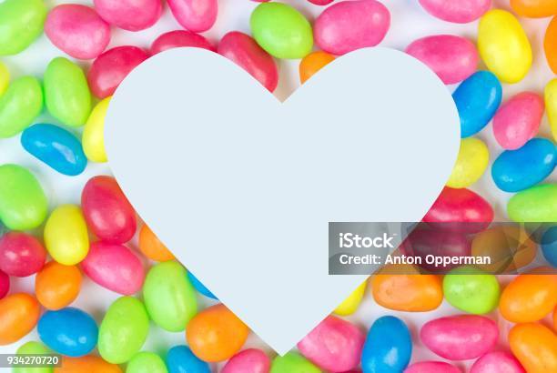 Bunte Jelly Bean Hintergrund Mit Weißen Herzförmigen Platz Für Stockfoto und mehr Bilder von Bunt - Farbton