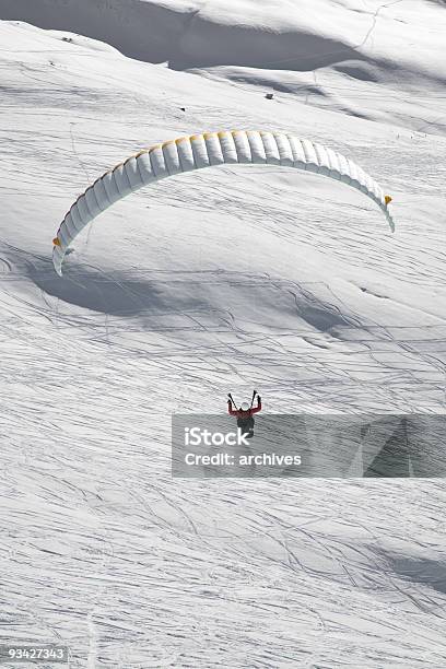 Foto de Parapente e mais fotos de stock de Paraglider - Paraglider, Suíça, Acima