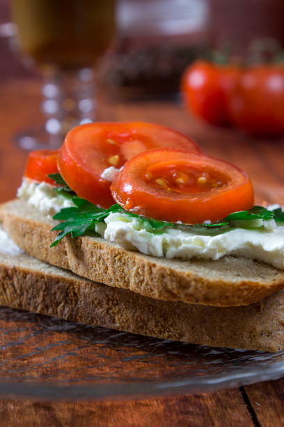 istock Irish breakfast sandwich with curd cheese, herbs and tomatoes 934283692