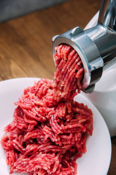 meat grinder - process of grinding meat. beef mince in mincing-machine. - meat grinder ground beef meat imagens e fotografias de stock