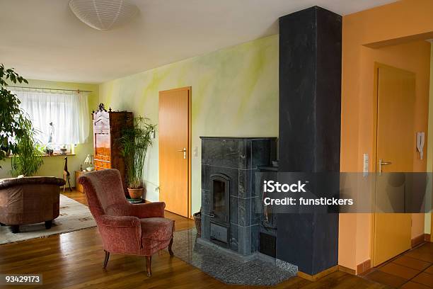 Interior De La Casa Foto de stock y más banco de imágenes de Arquitectura - Arquitectura, Chimenea - Construcción para calentarse, Color - Tipo de imagen