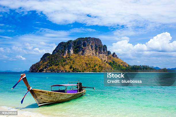 Longtail Boat In Thailand Foto de stock y más banco de imágenes de Koh Samet - Koh Samet, Acantilado, Aire libre