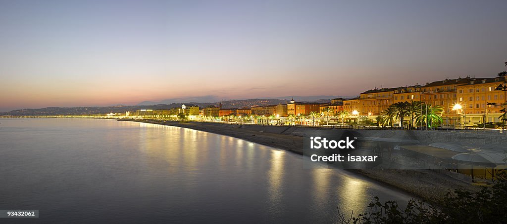 Nizza: Panorama della spiaggia di notte - Foto stock royalty-free di Nizza