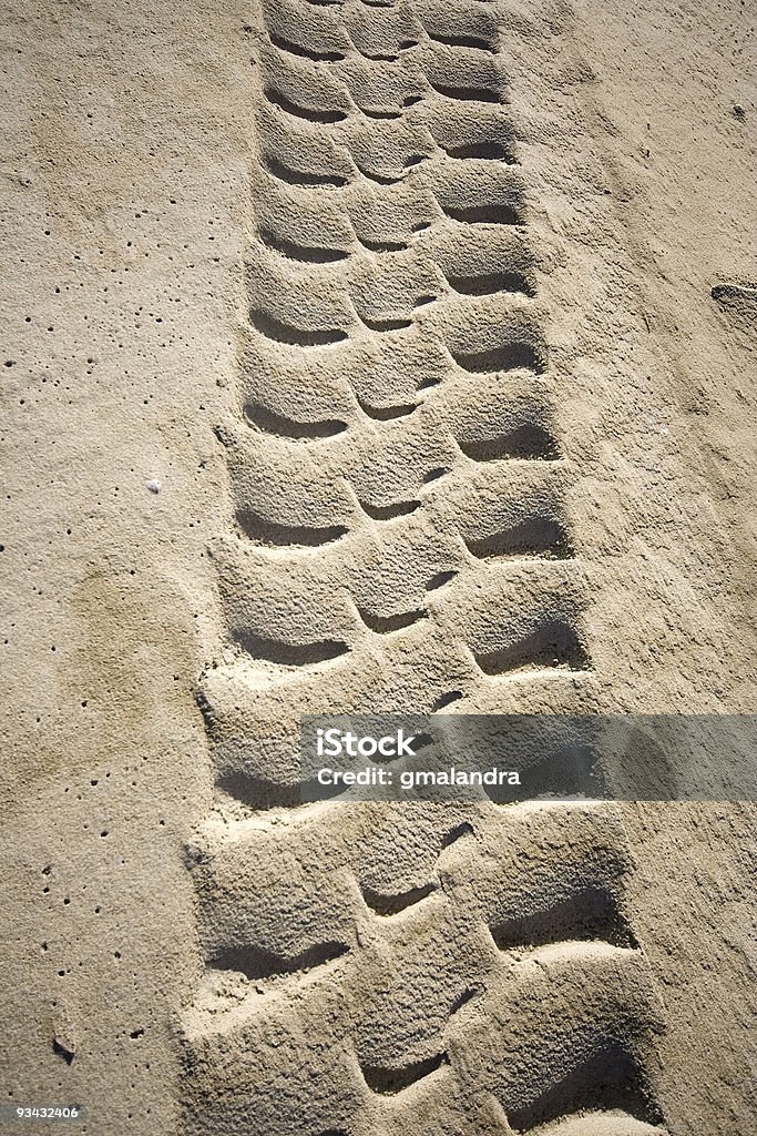 Pista pneumatici nella sabbia - Foto stock royalty-free di Avventura