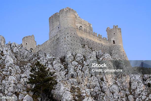 Die Uralte Burg Rocca Calascio Abbruzzen Italien Stockfoto und mehr Bilder von Abruzzen - Abruzzen, Schutz, Sicherheitsgefühl