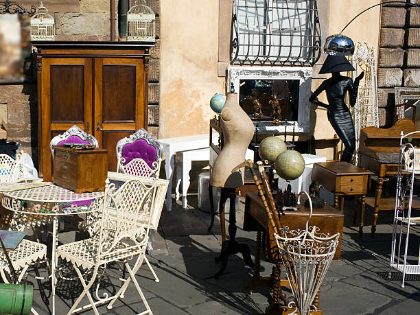 istock Flea market in Tuscany - Lucca 93433344