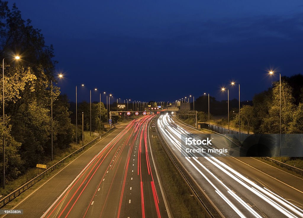 Autobahn-Verkehr in der Nacht - Lizenzfrei Abenddämmerung Stock-Foto