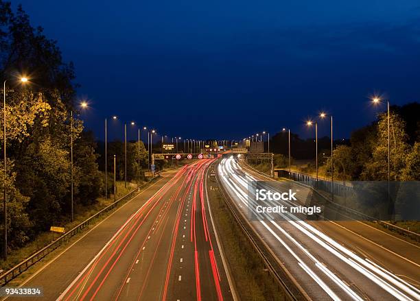 Autobahnverkehr In Der Nacht Stockfoto und mehr Bilder von Abenddämmerung - Abenddämmerung, Auto, Bewegung