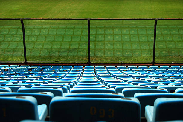 stadio di posti - stadium bleachers seat empty foto e immagini stock