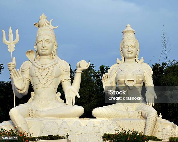 Shiva Y Parvati Foto de stock y más banco de imágenes de Shiva - Shiva, Bendición, Cielo