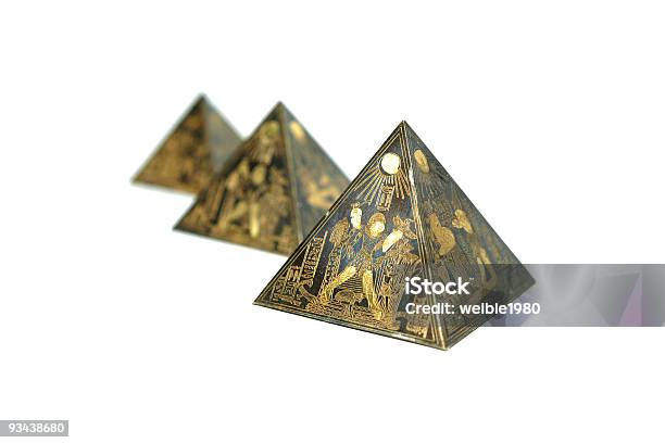 Pyramiden Foto de stock y más banco de imágenes de Egipto - Egipto, Fondo blanco, Viejo