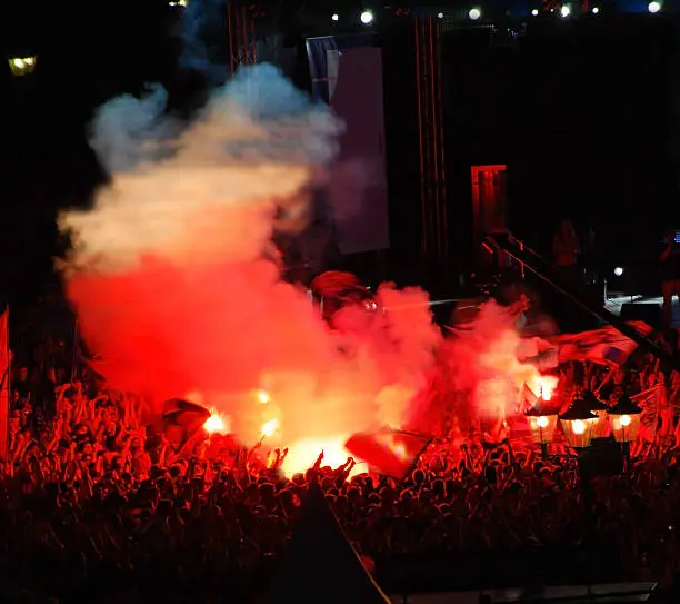 Photo of crowd of people - Fußballfans