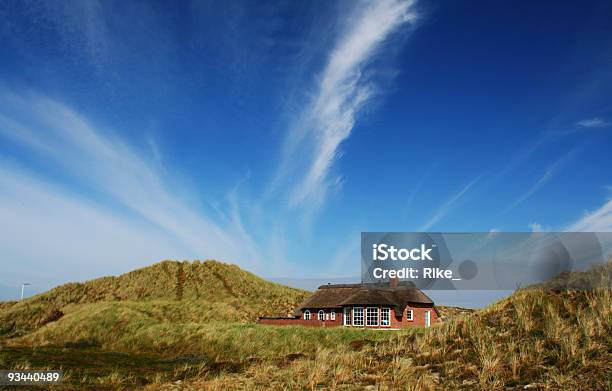 Photo libre de droit de Pour Les Fêtes De Fin Dannée Au Danemark banque d'images et plus d'images libres de droit de Maison de vacances - Maison de vacances, Dune de sable, Ciel sans nuage